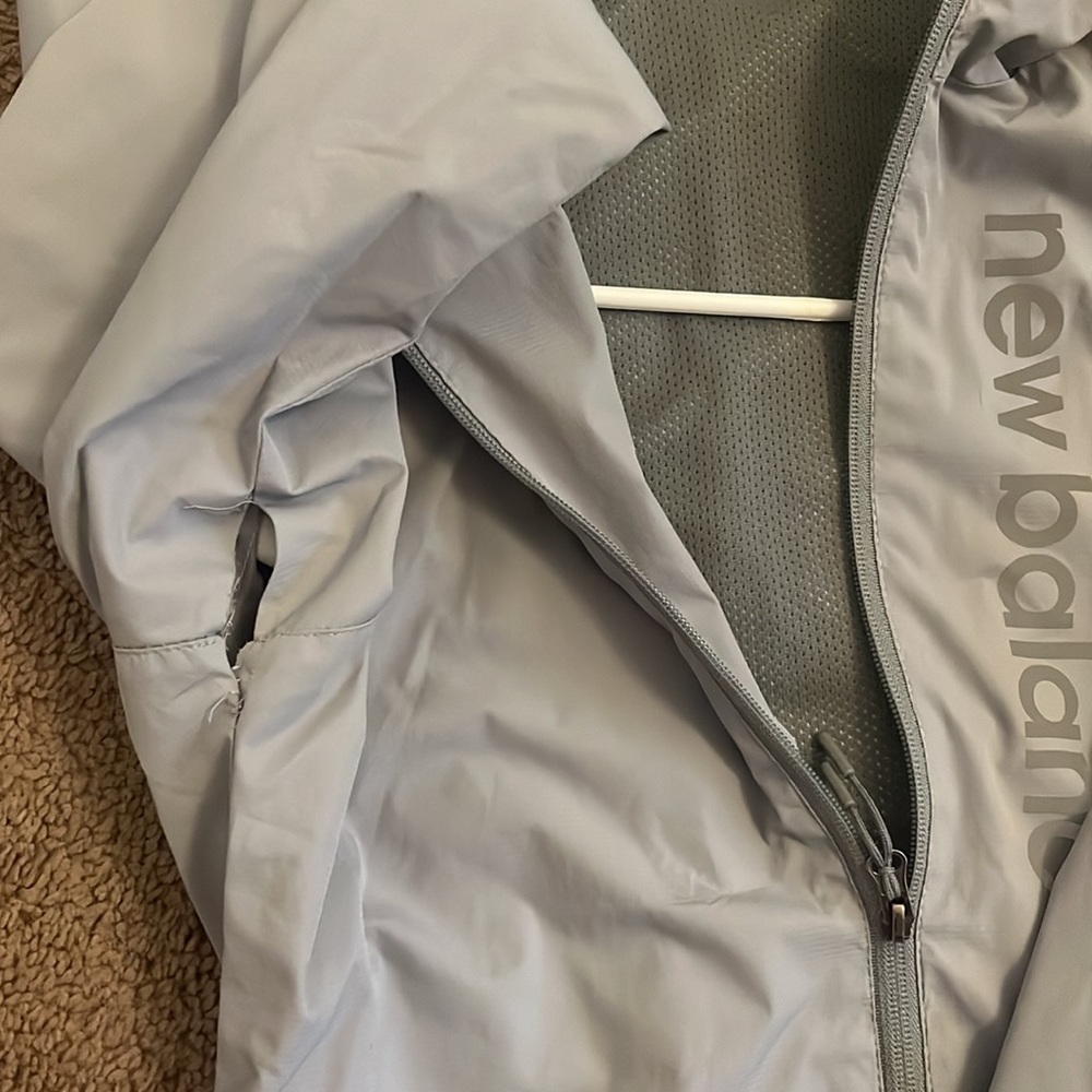 New Balance Women reflective jacket - Picture 3 of 3